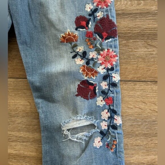 Abercrombie & Fitch Harper Low Rise Ankle Embroidered Distressed Jeans Sz 28/6 - Picture 5 of 16